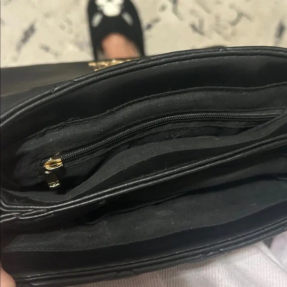 EUC Badgley Mischka Elegant Black Quilted Bag with Gold Chain - Picture 6 of 7